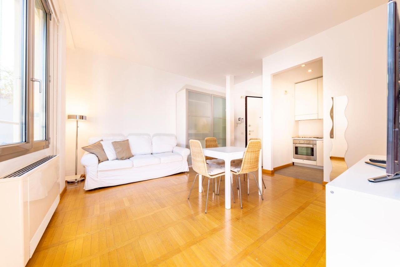 Luxury 1 Bedroom Navigli Loft Мілан Екстер'єр фото
