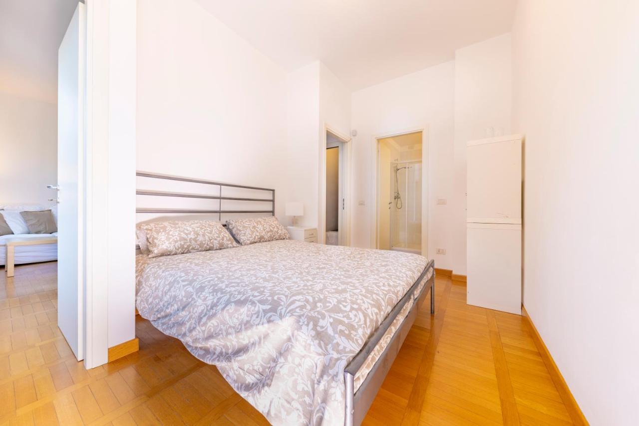Luxury 1 Bedroom Navigli Loft Мілан Екстер'єр фото